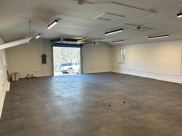 More Photos Of 2217 Irvingdale Dr, Chamblee Showroom For Lease