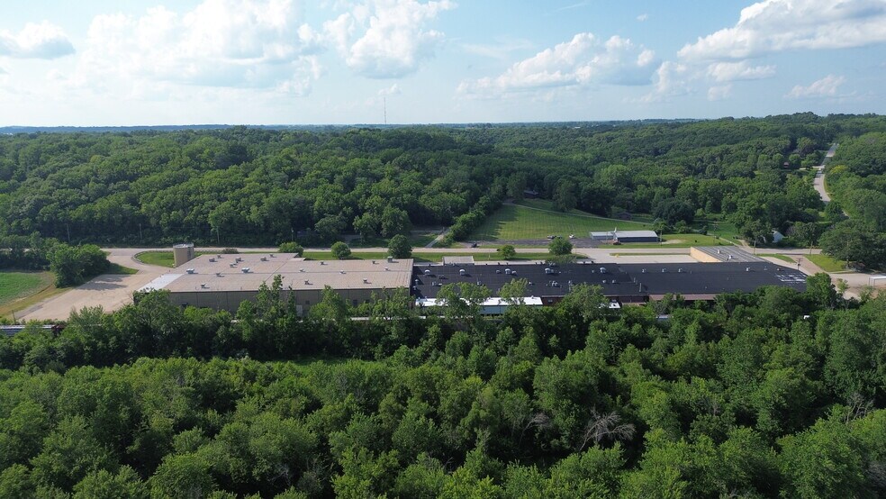 More Photos Of 2900 Hwy 22, Muscatine Manufacturing For Sale