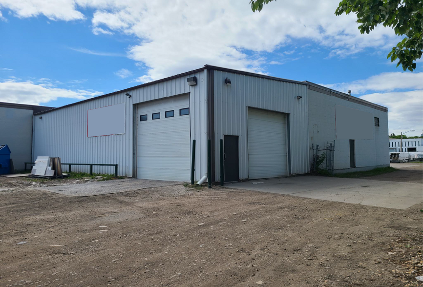 More Photos Of 12210 Mount Lawn Rd, Edmonton Industrial For Sale