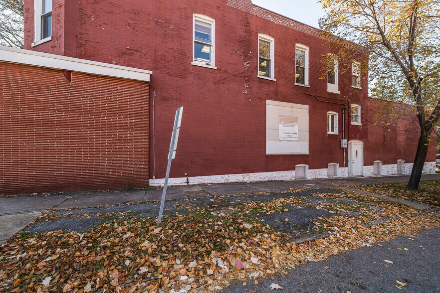 More Photos Of 4019 S Grand Blvd, Saint Louis Flex For Sale