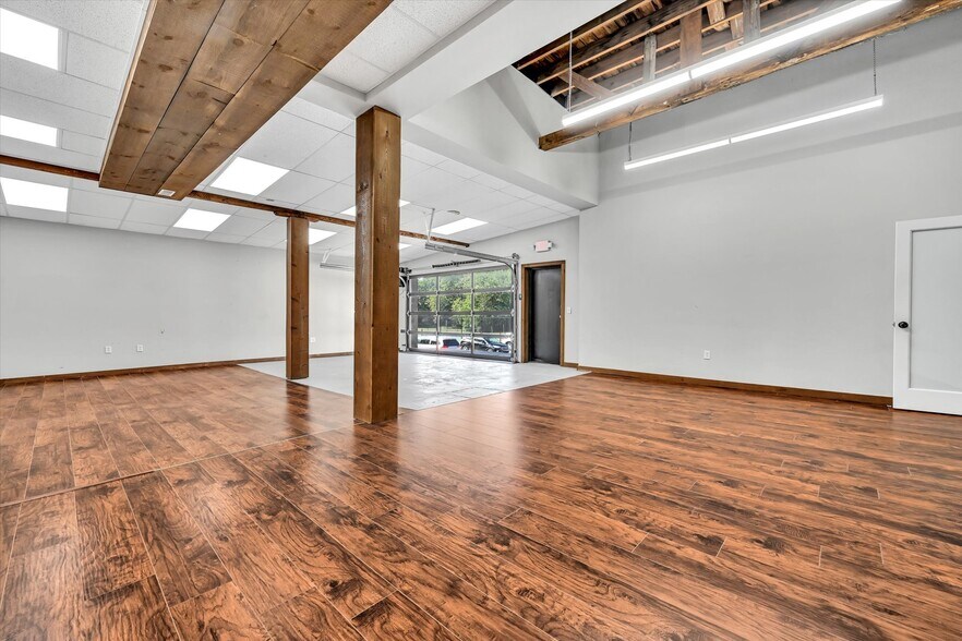 More Photos Of 1400 Maple St, Pottstown Light Distribution For Lease