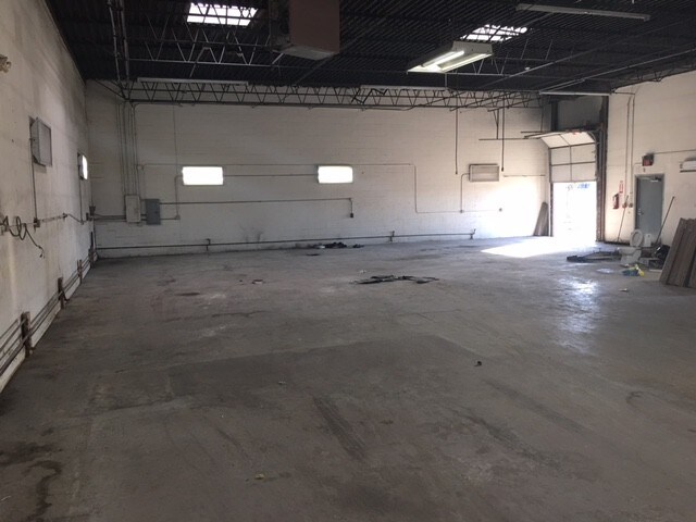 More Photos Of 803-907 Industrial Dr, West Chicago Warehouse For Lease