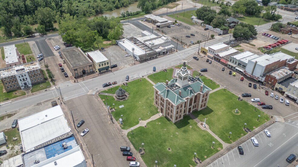 More Photos Of 115 W Burleson St, Wharton Restaurant For Sale