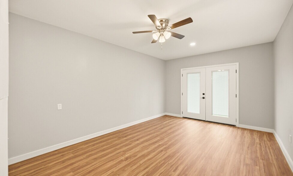 More Photos Of 4902 Weber Rd, Corpus Christi Office For Sale