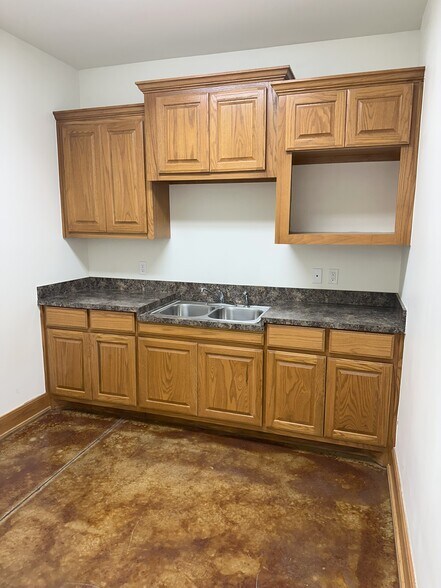 More Photos Of 4720 United Dr, Oklahoma City Industrial For Sale