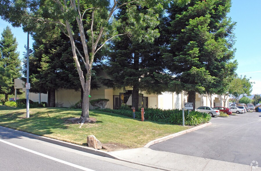 More Photos Of 1130 Industrial Ave, Petaluma Light Manufacturing For Sale