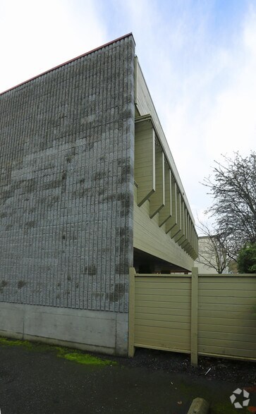 More Photos Of 1770 Fort St, Victoria Office For Lease