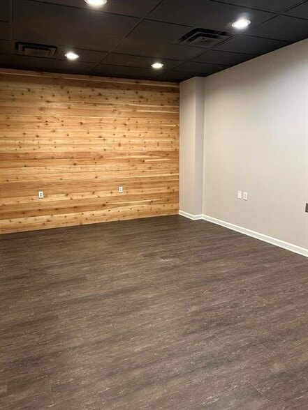 More Photos Of 2370 Justin Trl, Alpharetta Light Manufacturing For Sale