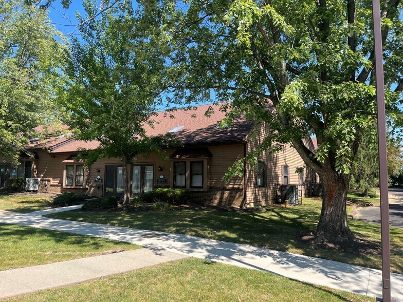 Primary Photo Of 1609 Woodbourne Rd, Levittown Office For Lease