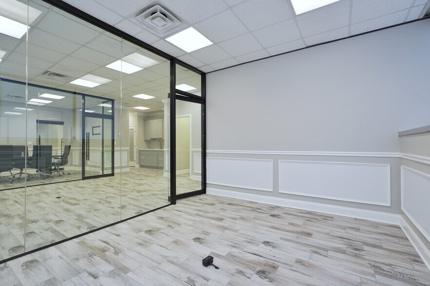 More Photos Of 260 Christopher Ln, Staten Island Medical For Lease