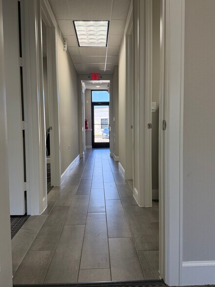 More Photos Of 633 E Fernhurst Dr, Katy Medical For Lease