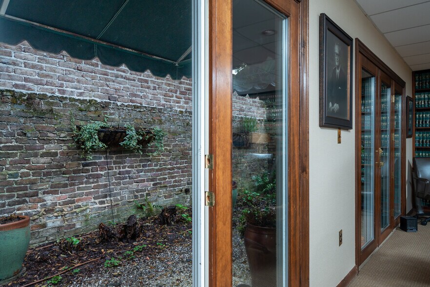 More Photos Of 61 Broad St, Charleston Office Residential For Sale