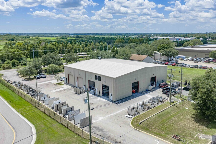 More Photos Of 2160 Edgewood Dr S, Lakeland Warehouse For Lease