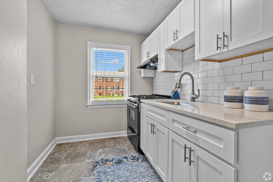 More Photos Of 9 Seminole Dr, Portsmouth Apartments For Sale