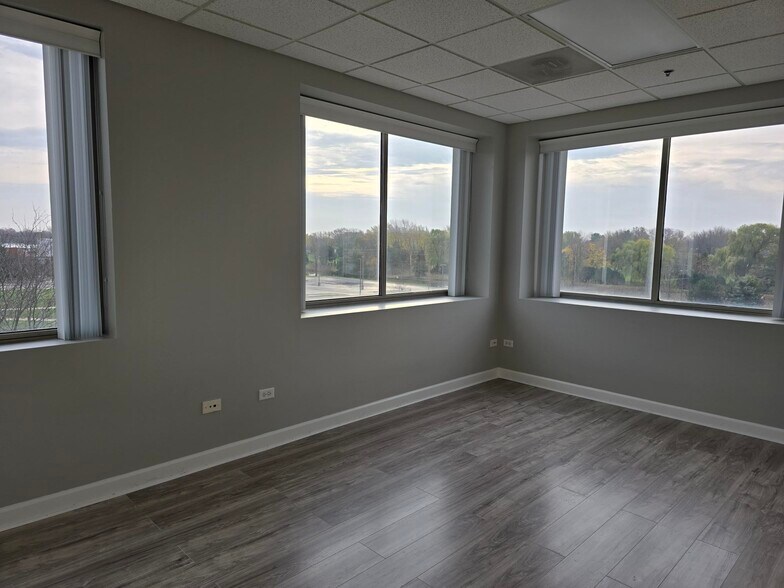 More Photos Of 2272 95th St, Naperville Office For Sale