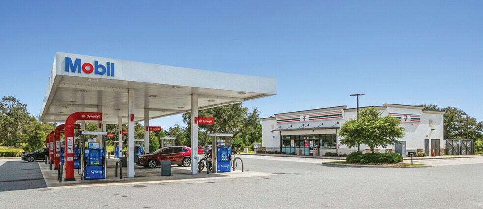 Primary Photo Of 3141 Ronald Reagan Pky, Davenport Service Station For Sale