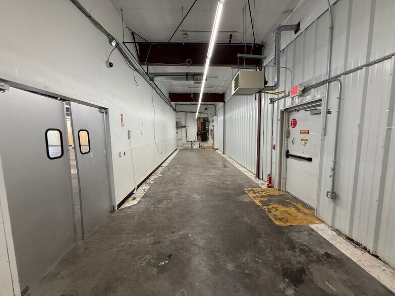 More Photos Of 2826 S Salina St, Syracuse Freestanding For Lease