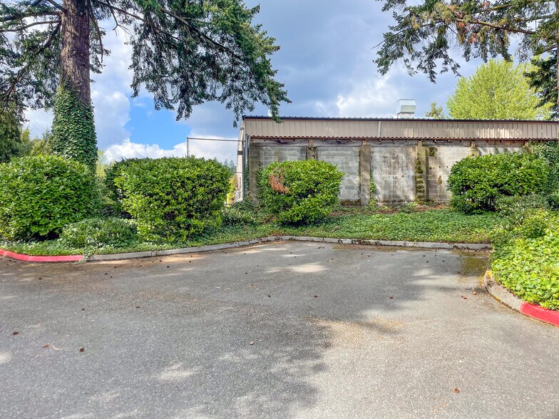 More Photos Of 13417 NE 20th St, Bellevue Office For Lease