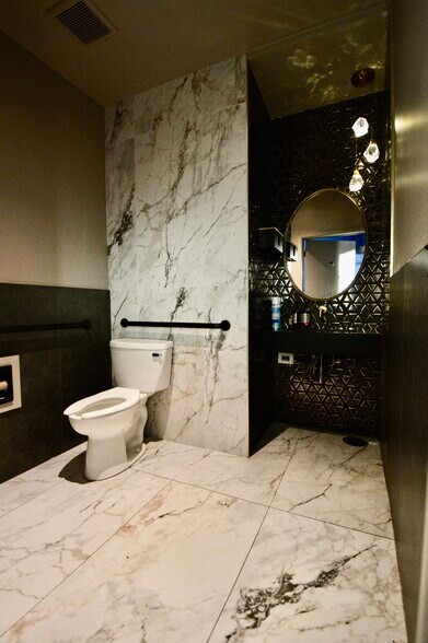 More Photos Of 535 Madison Ave, Covington Office For Lease