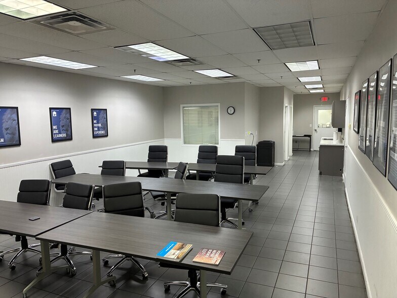 More Photos Of 3995 Pine Ln SE, Bessemer Manufacturing For Lease