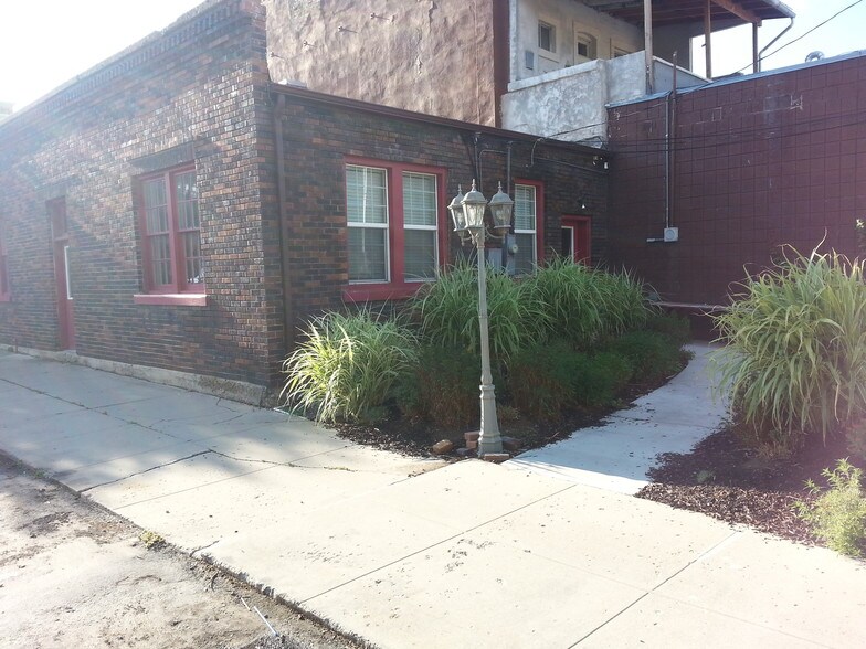 More Photos Of 10 S Main St, Payson Storefront For Sale