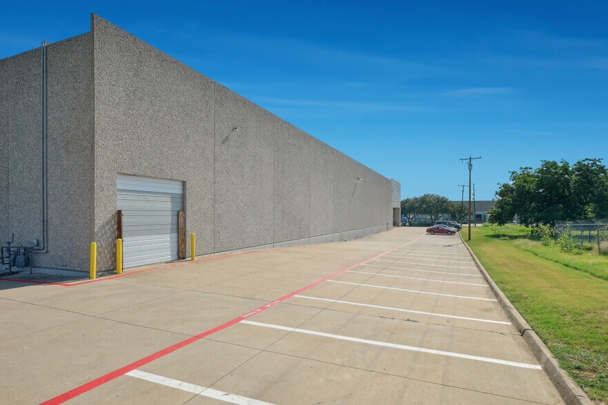 More Photos Of 1825 Westpark Dr, Grand Prairie Warehouse For Lease