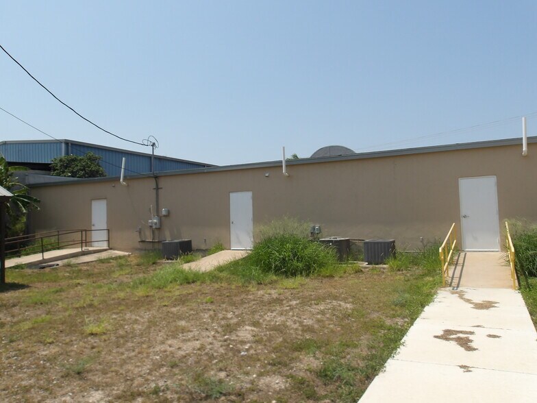 More Photos Of 503 W Business 83, Donna General Retail For Lease