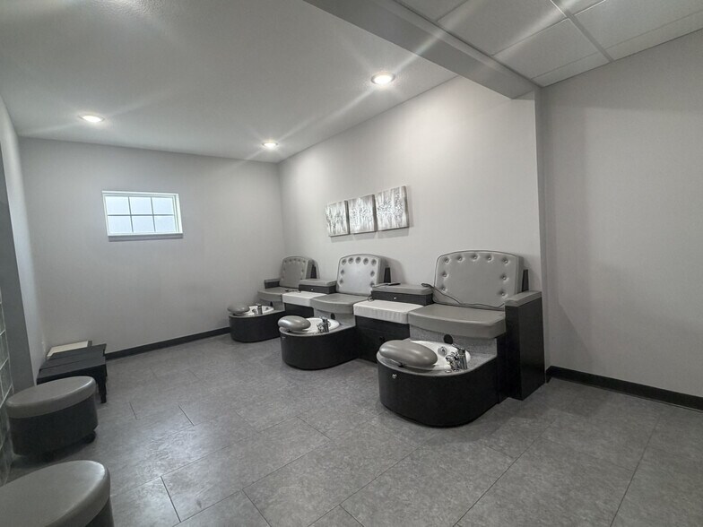 More Photos Of 615 Smith Street, Clearwater Freestanding For Sale