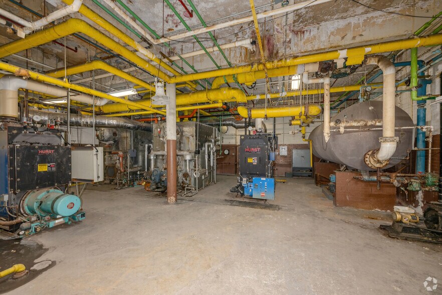 More Photos Of 735 Allens Ave, Providence Manufacturing For Sale