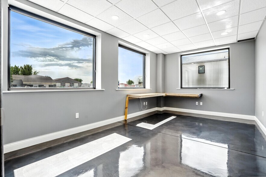 More Photos Of 4252 16th Ave N, Grand Forks Service For Sale