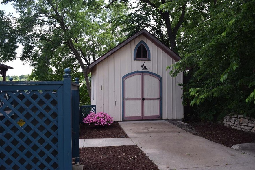More Photos Of 138 1st St, Baraboo Office For Sale
