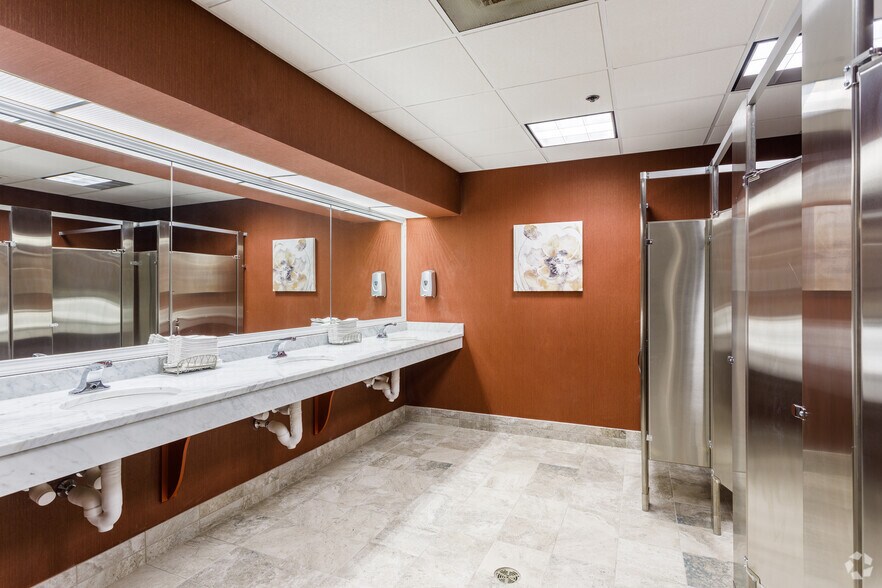 More Photos Of 31000 Telegraph Rd, Bingham Farms Medical For Lease