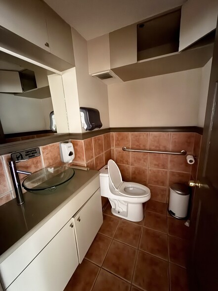 More Photos Of 4564 Bell Blvd, Bayside Apartments For Lease