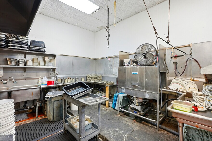 More Photos Of 9 S 1st St, Yakima Restaurant For Sale
