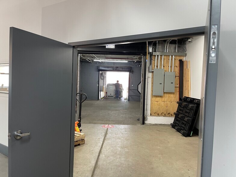 More Photos Of 218 Newell St, Brooklyn Manufacturing For Lease