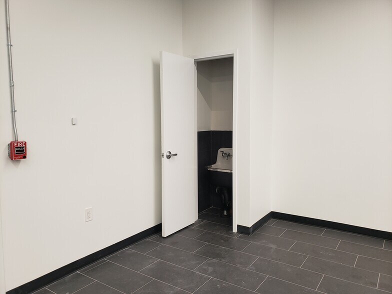 More Photos Of 526 Broadway, Newark General Retail For Sale