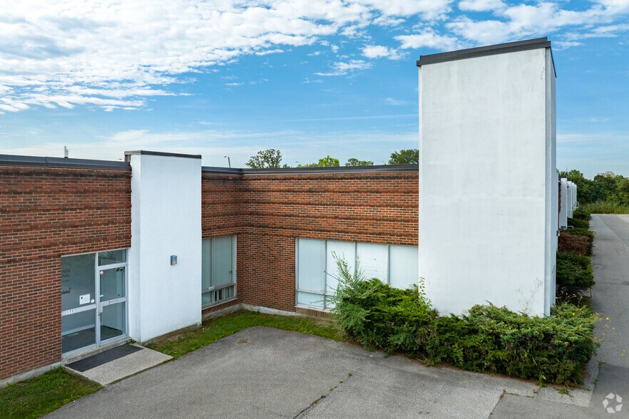 More Photos Of 1100 Invicta Dr, Oakville Light Manufacturing For Lease
