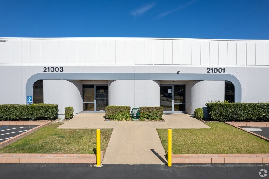 More Photos Of 21001-21009 Superior St, Chatsworth Unknown For Lease