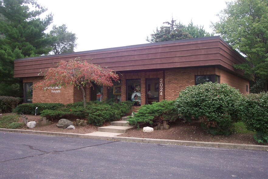 More Photos Of 2024 28th St SW, Wyoming Office For Sale