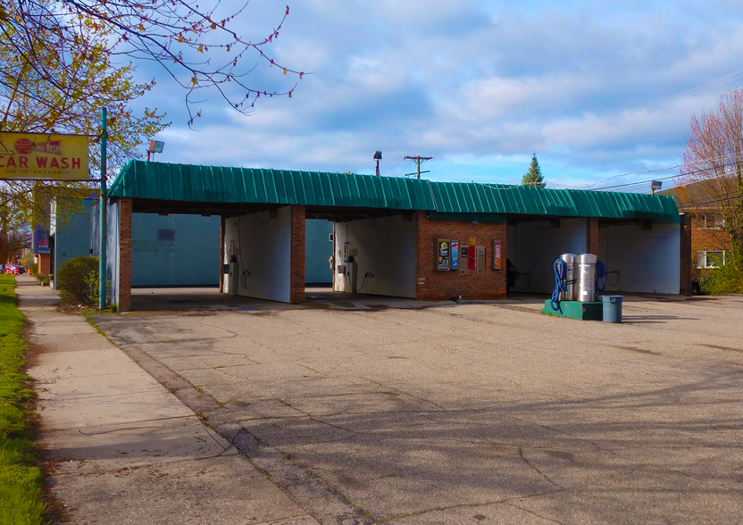 Primary Photo Of 1225 N Main St, Royal Oak Carwash For Sale