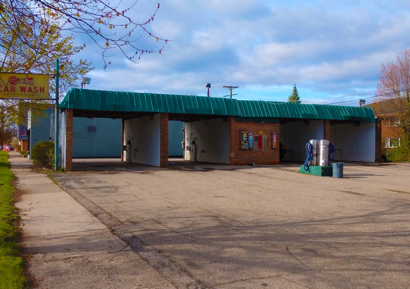 Primary Photo Of 1225 N Main St, Royal Oak Carwash For Sale