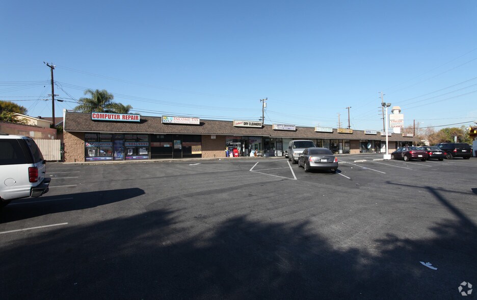 More Photos Of 13676-13694 Telegraph Rd, Whittier Storefront For Lease