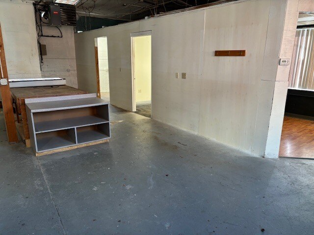 More Photos Of 12 Pease Ave, Middletown Showroom For Lease