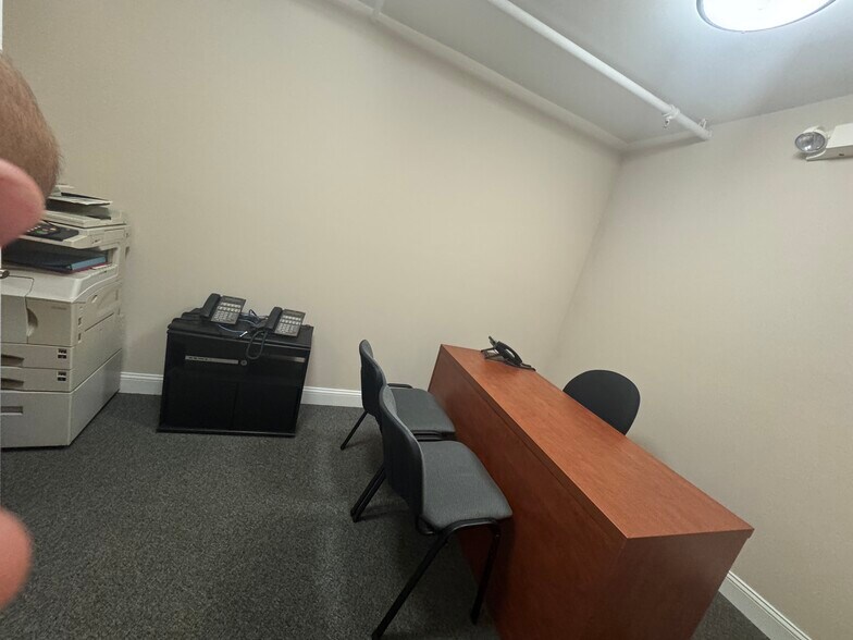 More Photos Of 9 Park Ave, Rutherford Storefront Retail Office For Lease
