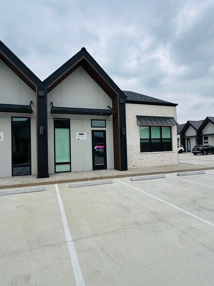 More Photos Of 1325 Main St, Katy Medical For Sale