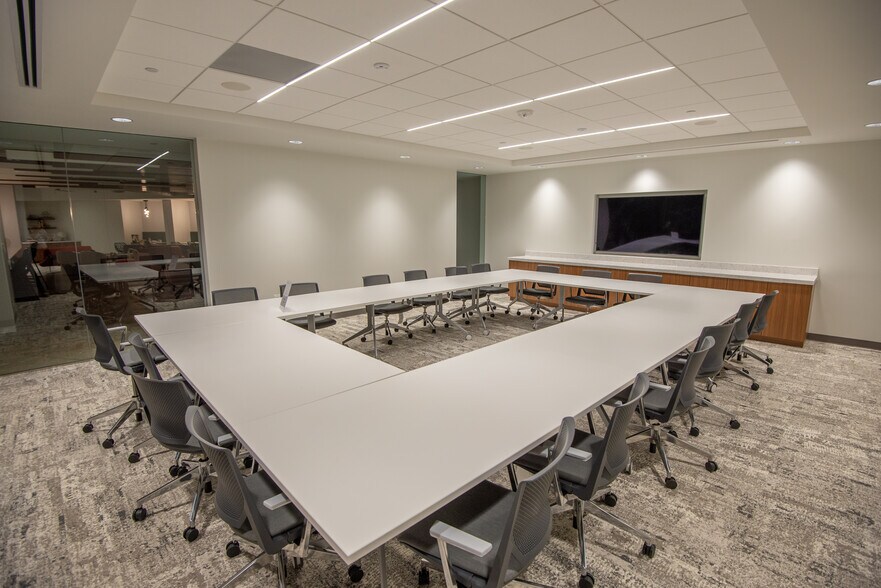 More Photos Of 12110 Sunset Hills Rd, Reston Office For Lease