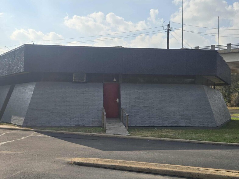 More Photos Of 8300 Homestead Rd, Houston Office For Sale