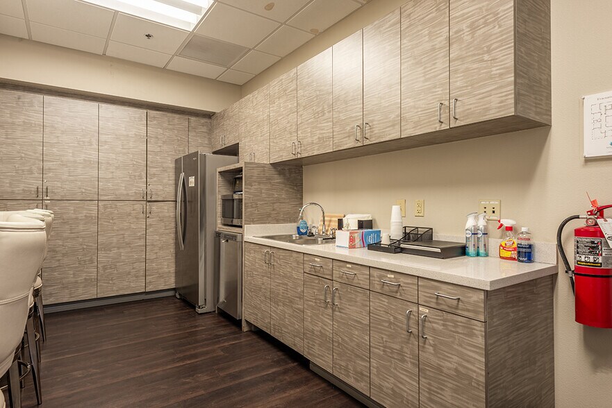 More Photos Of 3235 E Warm Springs Rd, Las Vegas Office For Lease