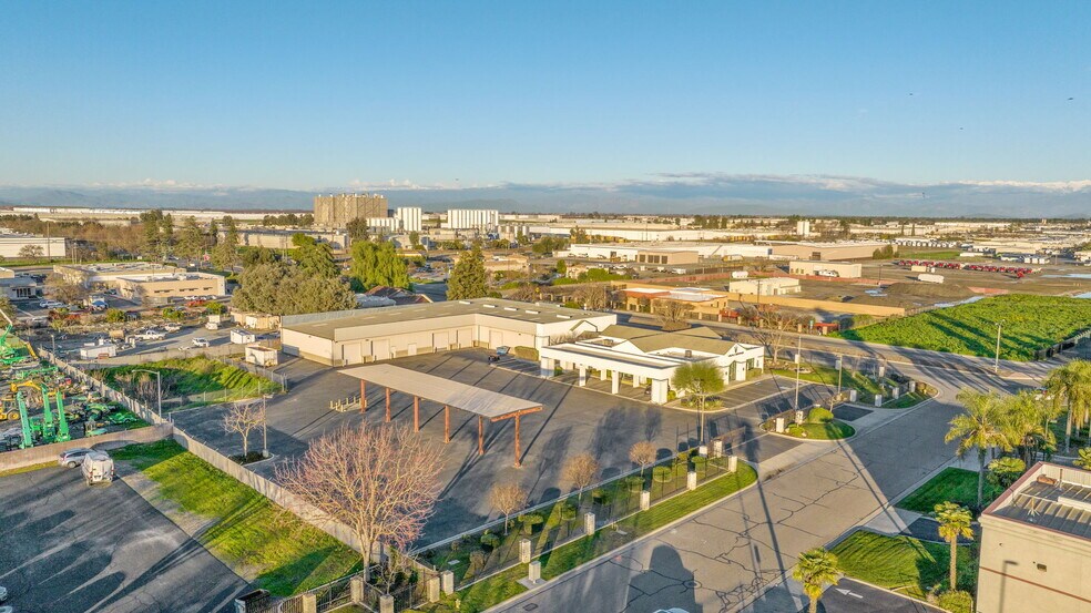 More Photos Of 1123 N Plaza Dr, Visalia Warehouse For Lease