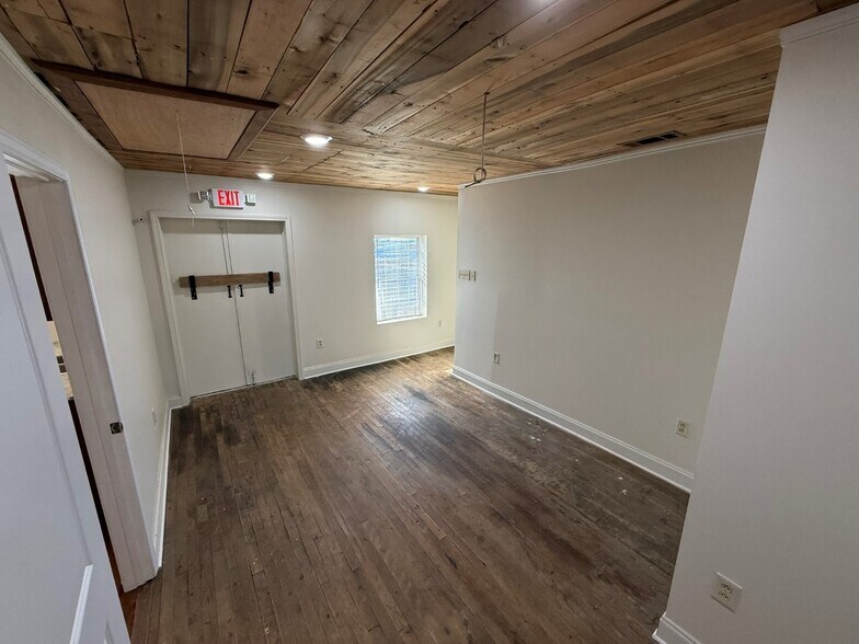 More Photos Of 221 W Main St, Woodbury General Retail For Sale